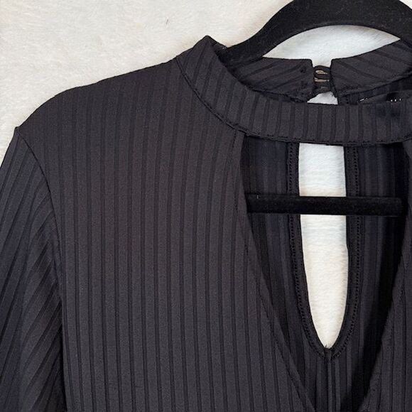 Kendall & Kylie V-Neck Long Sleeve Choker Neck Skater Black Mini Dress Small - Picture 4 of 12